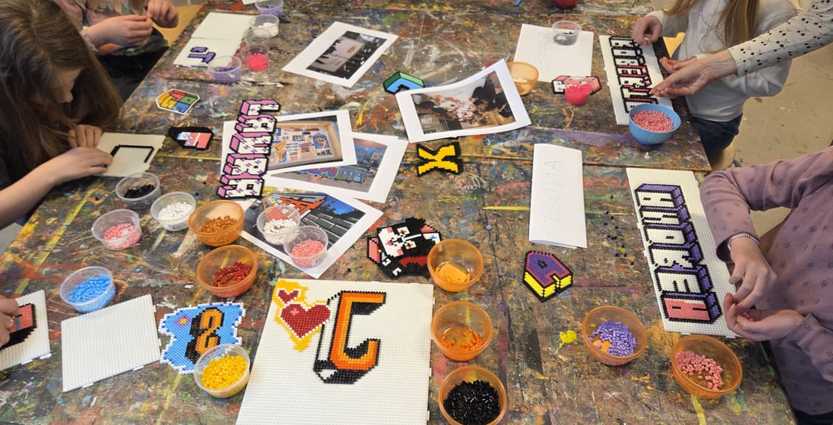 Perlegraffitiworkshop med Street art-duoen OEPS Crew