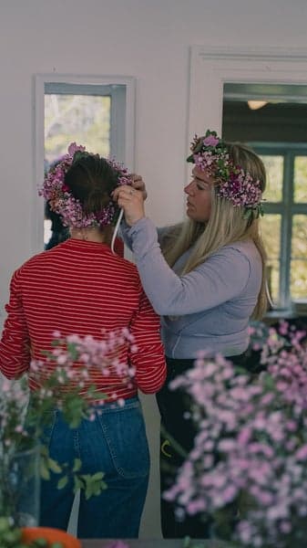 Midsummer Flowerwreath Workshop + Snacks & Drinks 18.06