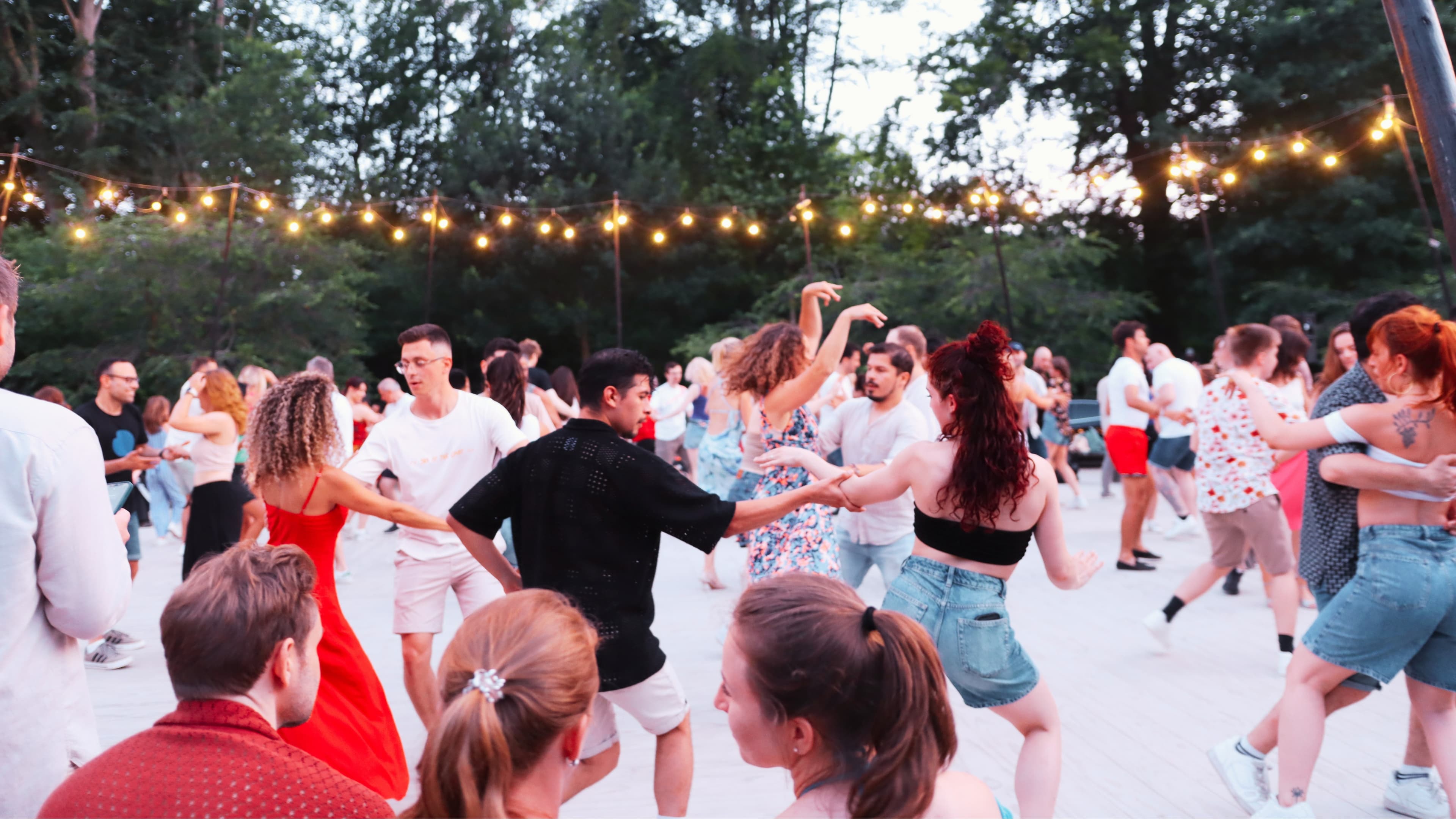 Bachata og begynderintro i Fælledparken